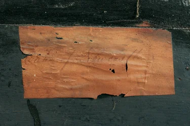 (detalle) de una cómoda de Luis XIV (ormolu, latón, carey y ébano boulle)