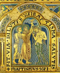 Bautismo de Cristo, del Altar de Verdún ... (placa esmaltada en técnica champleve sobre cobre dorado)