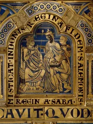 Altar de Verdún realizado en oro y esmalte por Nicolás de Verdún (ca. 1130/50-1205): escenas del Antiguo y Nuevo Testamento: detalle que representa a la reina de Saba llevando regalos al rey Salomón. Siglo XII, Klosterneuburg, Viena, Austria - Altar de