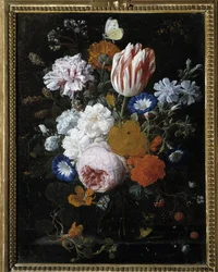 Flores en un jarrón de vidrio
