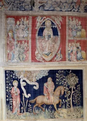 Tapiz del Apocalipsis (1373-1383), n. 4: representación de Cristo en majestad (Jesucristo en gloria representado dentro de una mandorla) o tetramorfo. N. 9: el caballo rojo y la guerra
