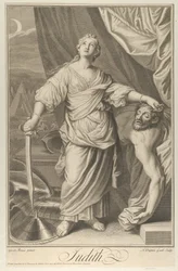 Judith de pie y mirando hacia arriba, sosteniendo la cabeza de Holofernes en su mano izquierda