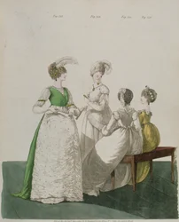 Cuatro chicas en vestidos de baile de la 