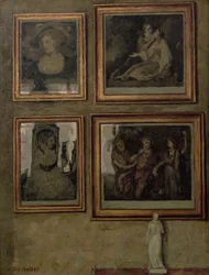 Interior con pinturas y una figurilla