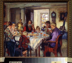 Nuevos propietarios, familia numerosa en la mesa tomando el té en su nueva casa, mendiante el siglo XX (óleo sobre madera)