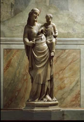 Virgen y Niño. Escultura de mármol