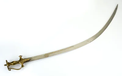 Sable Talwar con empuñadura indo-musulmana tipo Panjabi, hoja posiblemente del siglo XVIII, empuñadura del siglo XIX
