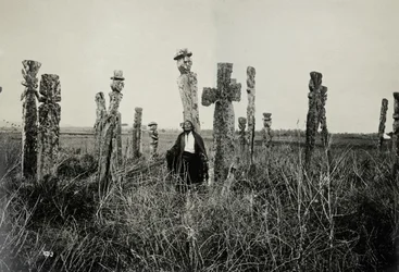 Rezo en el cementerio, Araucano, Chile