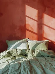 Dormitorio verde y luminoso