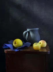 Naturaleza muerta con manzanas melancólicas