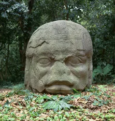 Cabeza colosal 4, período preclásico