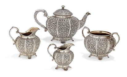 Juego de té repujado de cuatro piezas, finales del siglo XIX