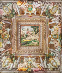 Vista del techo de la Sala de Adonis y de las piedras conmemorativas de los miembros de la familia Rossi, Gonzaga, Riario y Medici, Rocca dei Rossi, San Secondo, Parma, Italia