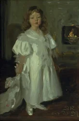 Una niña pequeña, Helga Melchior, con un vestido largo