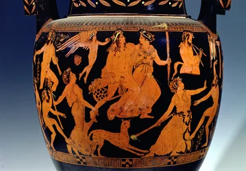 Cratera de volutas de figuras rojas del Ática (detalle de escena de actores y músicos preparándose para una actuación), griego, de Ruvo, siglo V a.C.