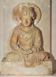 Buda sentado en meditación, de Ganhara, estilo greco-budista, siglo I-IV