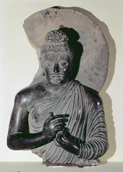 Busto de un Buda predicando, estilo greco-budista, siglo I-IV