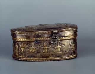 Arte paleocristiano: caja relicario de plata conocida como Capsella de Brivio: los tres hebreos en el horno. Los tres hebreos se negaron a inclinarse ante una estatua erigida por el rey Nabucodonosor, fueron arrojados al horno pero salieron ilesos. Siglo V