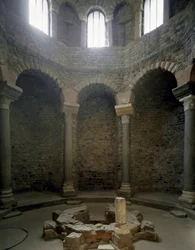 Vista del interior del baptisterio, siglo V