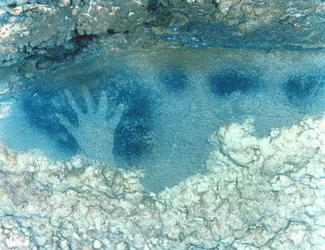 Plantilla de mano, de la sección superior del Panel del Caballo Manchado, Período Paleolítico Superior Tardío, cultura solutreana, c.22000-18000 a.C. (foto)
