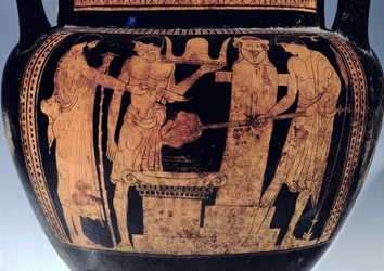 Crátera de figuras rojas áticas, detalle, decorada con una escena de la fragua de Vulcano, siglo V a.C.