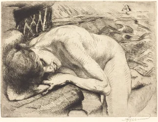 Modelo dormida en el suelo
