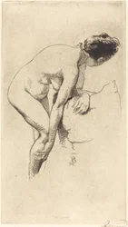 Desnudo sosteniendo su pierna