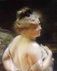 Mujer con collar de perlas