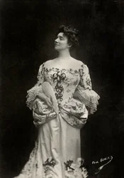 Retrato de la artista francesa Yvette Guilbert ( 1865