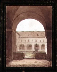 Vista de un claustro con un pozo