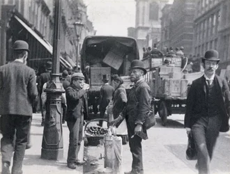 Vendedor de sorbetes o agua en Cheapside, 1893