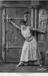 Henriette Rosine Bernard alias Sarah Bernhardt (1844-1923) en una escena de "Théodora", obra de Victorien Sardou en 1884