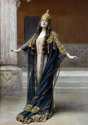 La cantante de ópera Lucy Arbell (1882-1947) como reina Amahelli en la ópera "Bacchus", París, foto Nadar del periódico francés "Le Theatre" de julio de 1909.