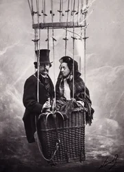 Paul Nadar y su esposa en la cesta del globo (globo aerostático) (foto en blanco y negro)