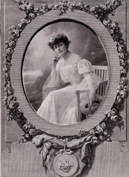 Retrato de una dama sentada en un banco ovalado en un fondo decorado con flores