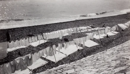 Secado de ropa en la playa, Niza