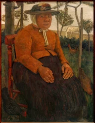 Anciana pobre sentada en el jardín