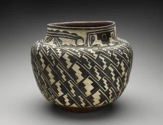 Jarra (Olla) con Motivo de Escalón