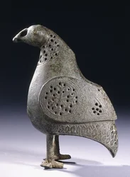 Un incensario persa de bronce en forma de pájaro, siglo XII