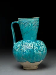 Jarra con decoración moldeada, Irán, siglo XII