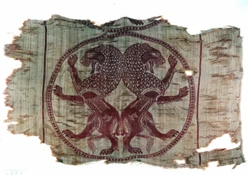 Arte persa: tela bordada que representa dos leones de inspiración sasánida. Siglo VIII d.C. Colección privada