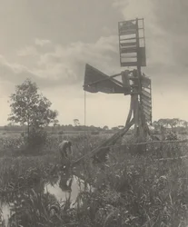 Un molino de agua en ruinas,1886 (foto)
