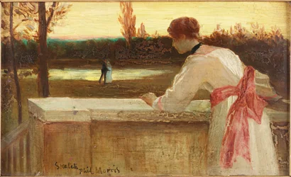 Niña en un balcón observando a una pareja junto a un lago