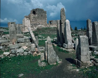 Fortaleza cruzada y Templo de los Obeliscos