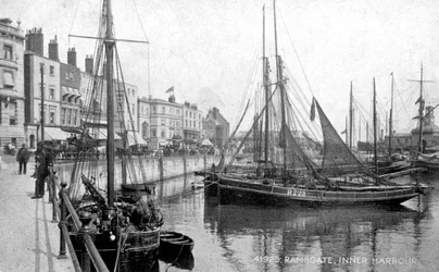 El puerto interior en Ramsgate, Kent, principios del siglo XX