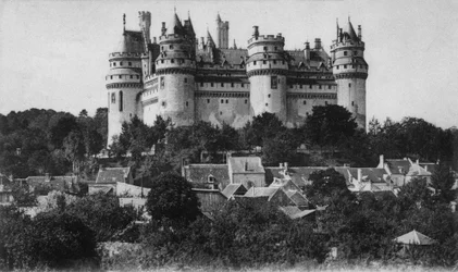 Postal del castillo de Pierrefonds, hacia 1900