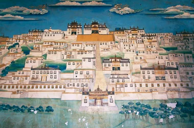 Fresco que representa la ciudad en el Monasterio Ganden Sumtsenling (gompa), Zhongdian (en tibetano Gyalthang, renombrado en 2001 a Shangri-La por el gobierno chino para promover el turismo en esta área de la meseta alta tibetana), Provincia de Yunnan, Chi