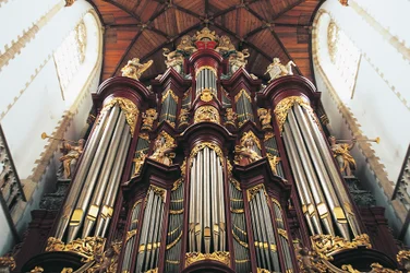 El órgano en la iglesia de St-Bavokerk o Grote Kerk, construido por Christian Muller, Haarlem, Países Bajos