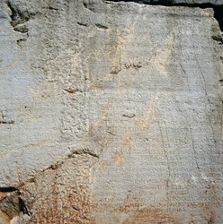 Muro con inscripciones cerca del Templo de Apolo, Delfos (Lista del Patrimonio Mundial de la Unesco)