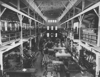 Vista interior del nuevo taller de máquinas en Hagley Yard, 1905